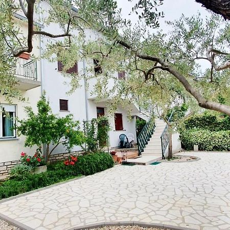 Cecillia Mare Apartments Rovinj Bagian luar foto