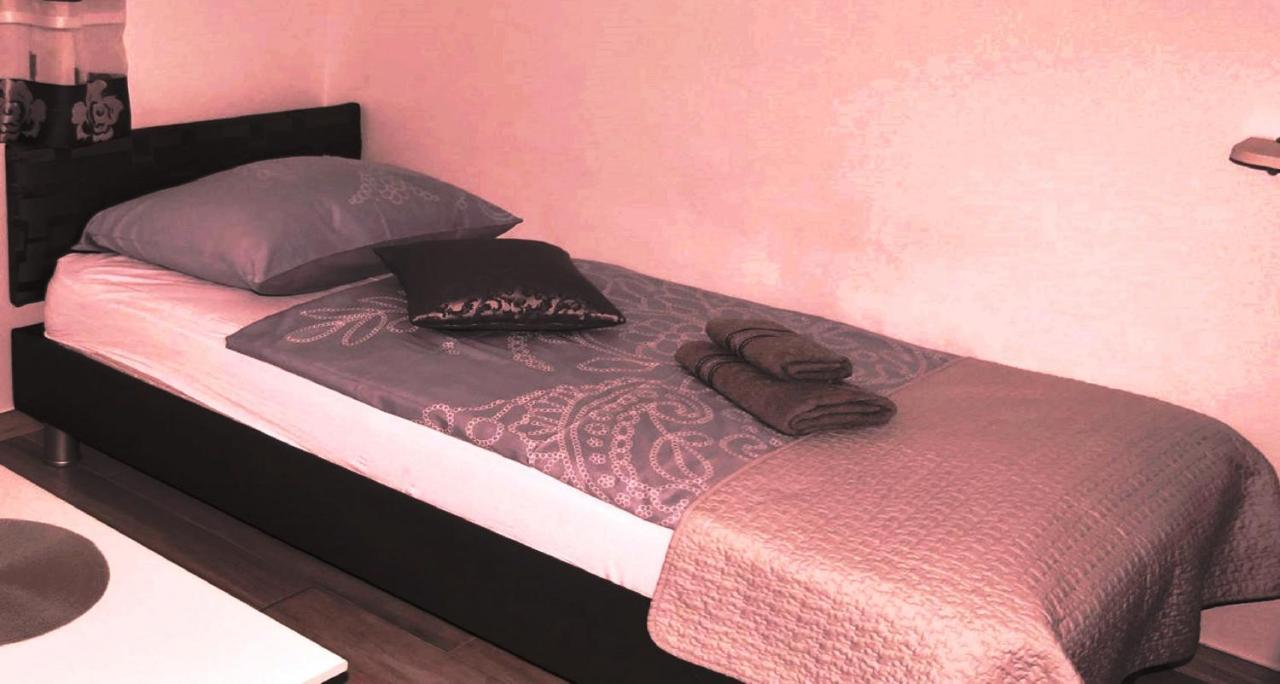 Cecillia Mare Apartments Rovinj Bagian luar foto
