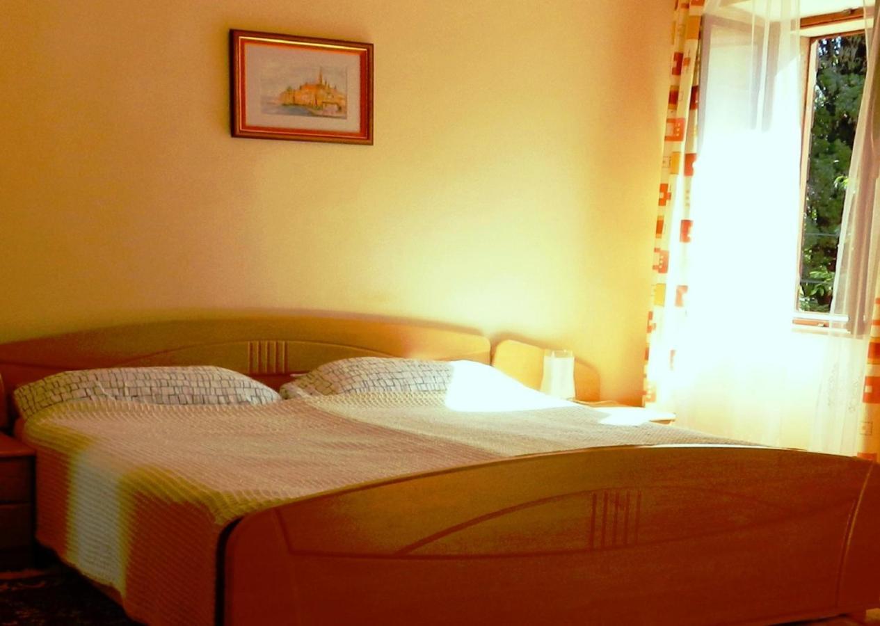 Cecillia Mare Apartments Rovinj Bagian luar foto