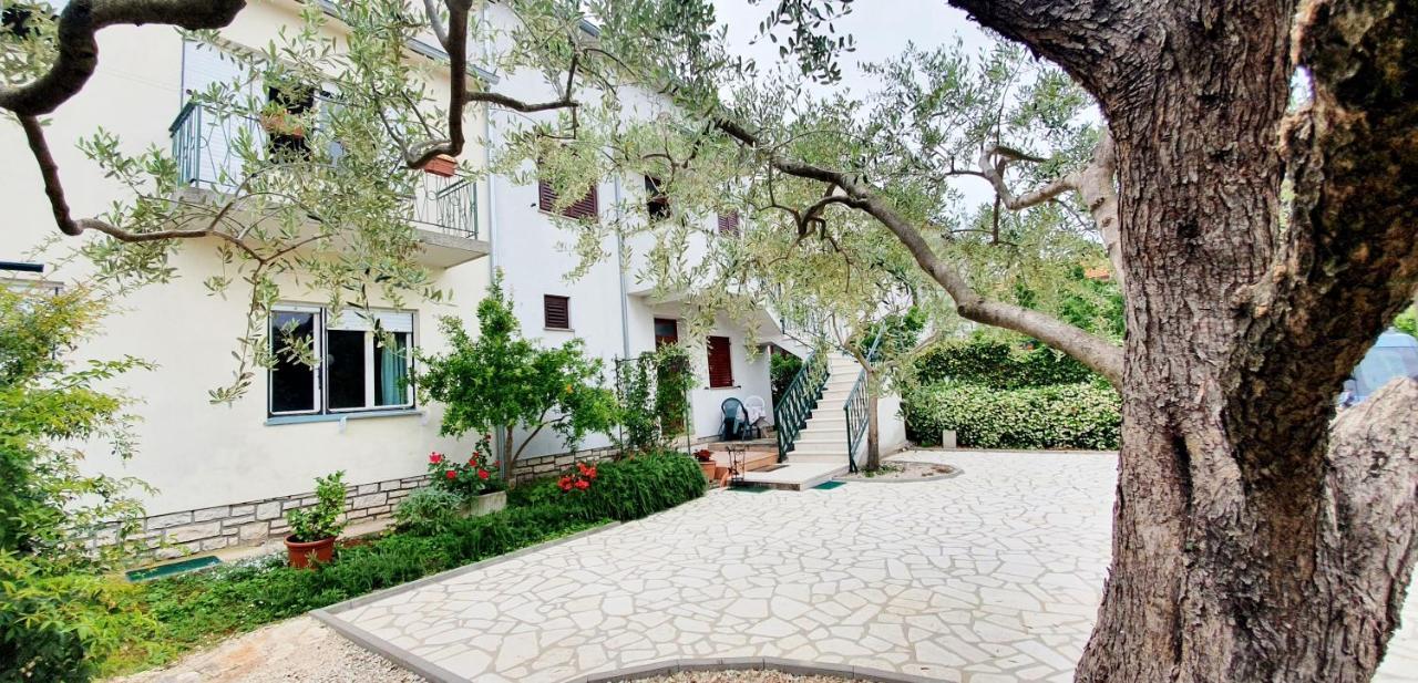 Cecillia Mare Apartments Rovinj Bagian luar foto